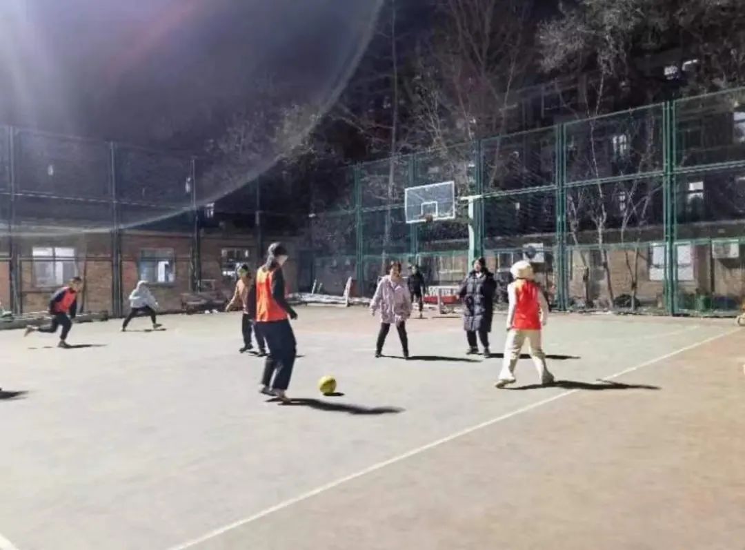 篮球场传球技巧视频教程_视频传球篮球教程技巧图解_篮球传球视频集锦