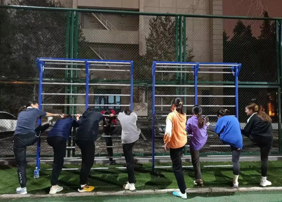 篮球场传球技巧视频教程_视频传球篮球教程技巧图解_篮球传球视频集锦