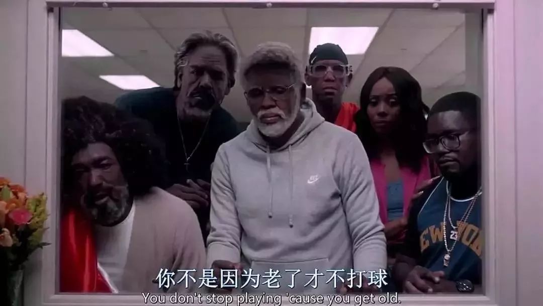篮球踩线发球违例吗_篮球规则开球踩线_踩篮球规则线开球算犯规吗