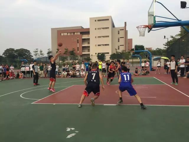 篮球规则开球踩线_篮球踩线发球违例吗_篮球踩线算不算犯规