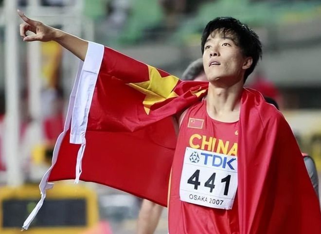 中国体坛十大杰出运动员回顾：刘翔领衔，每