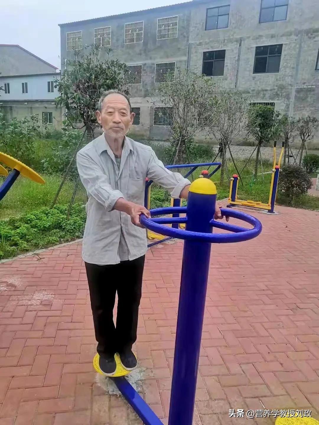 健身小时消耗多少大卡_七小时健身_健身小时卡多久一次