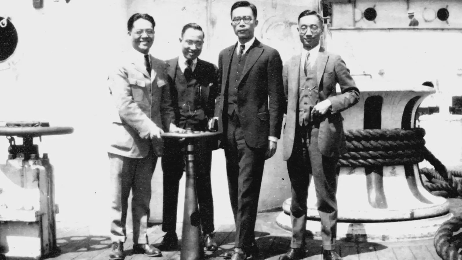 建军大业民国男士时尚：从周总理西装三件套