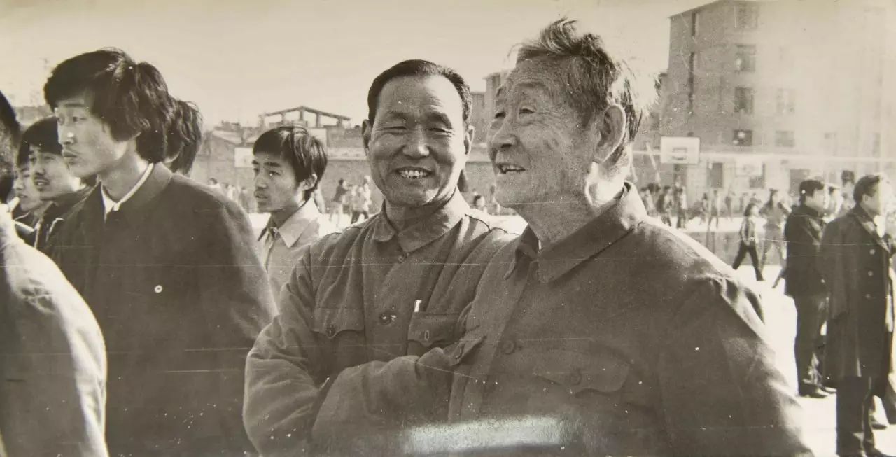 篮球短裤背心冠军是谁_篮球运动短裤背心_篮球背心冠军短裤