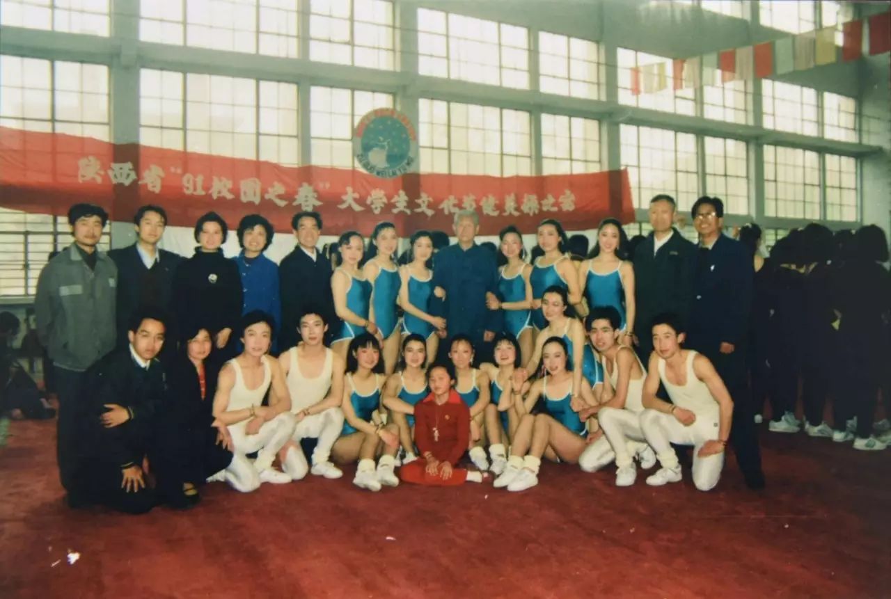 篮球短裤背心冠军是谁_篮球背心冠军短裤_篮球运动短裤背心