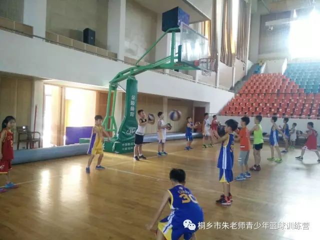篮球背心冠军短裤_篮球背心男潮_篮球短裤背心冠军是谁