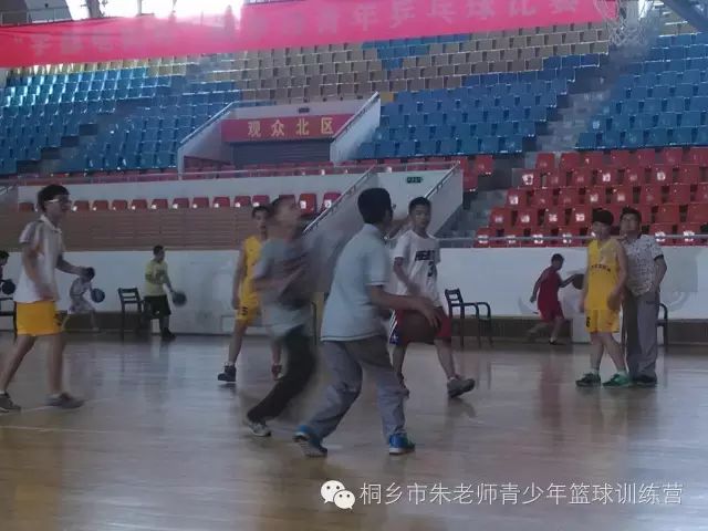 篮球背心冠军短裤_篮球背心男潮_篮球短裤背心冠军是谁