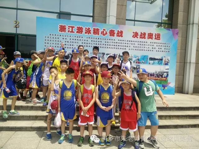 篮球背心男潮_篮球短裤背心冠军是谁_篮球背心冠军短裤