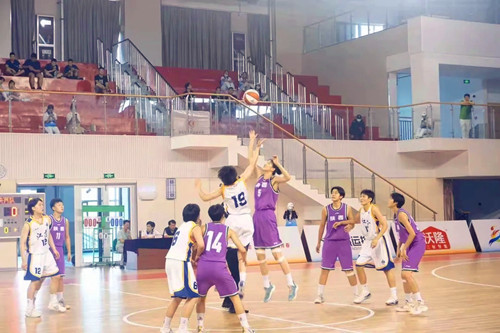 南京市金陵中学女篮和第九中学男篮双双夺冠