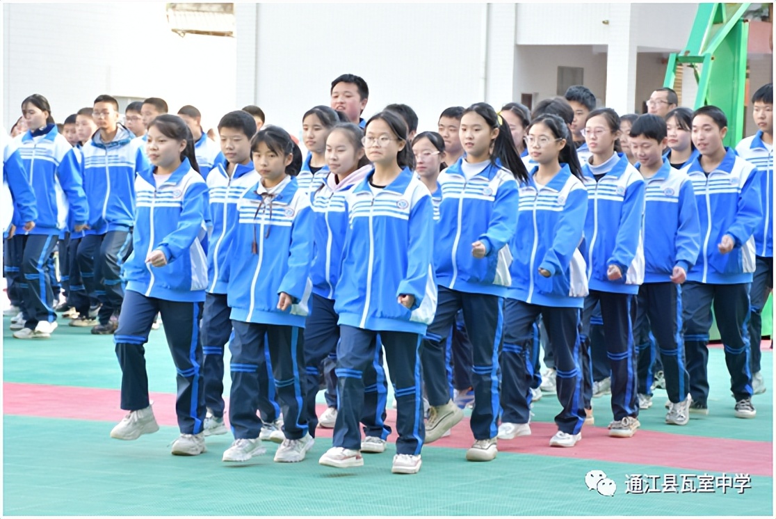中学生体操分解动作_2021中学生体操_中学生表演体操