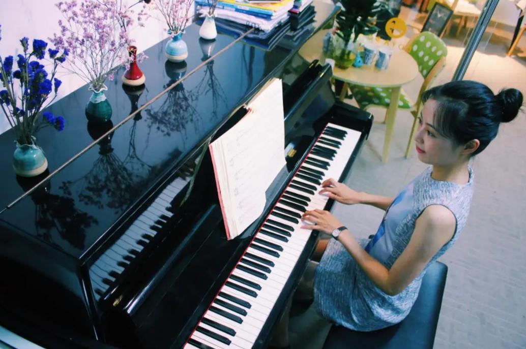 中学生体操运动_中学生表演体操_中学生体操舞蹈视频