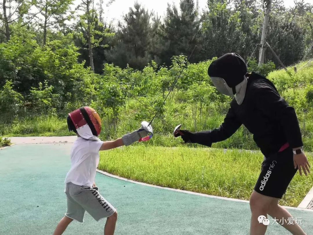 女生怎么击剑_击剑训练视频技巧女生_女孩练击剑好不好