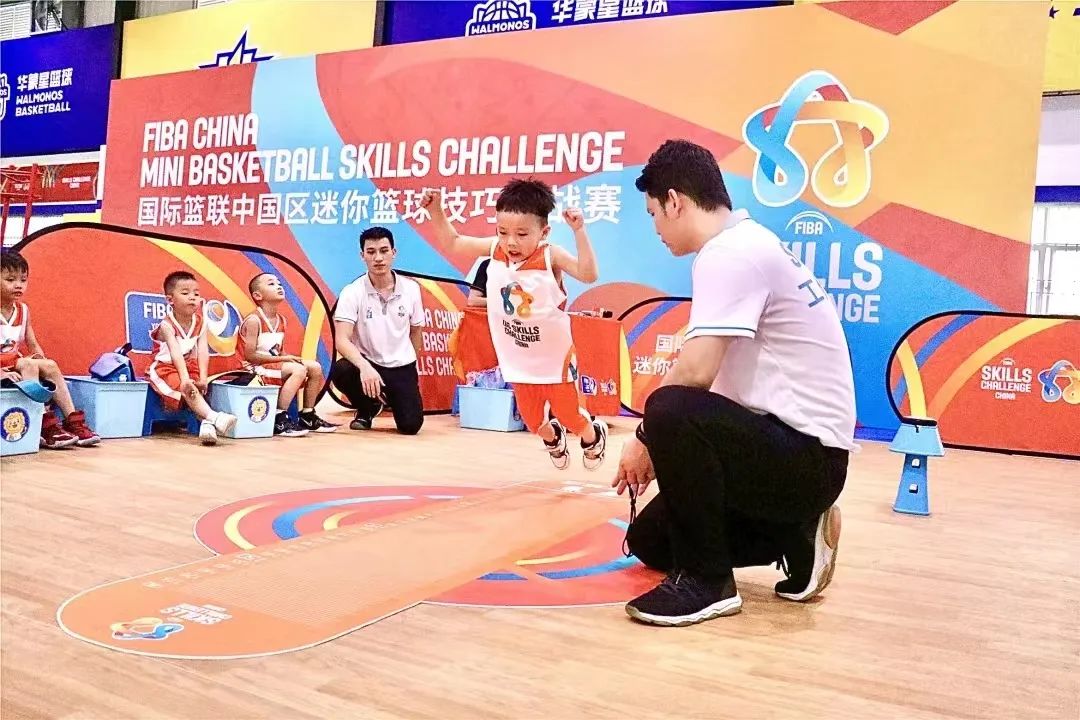 少儿篮球比赛规则_少儿篮球赛技巧有哪些_篮球技巧赛少儿