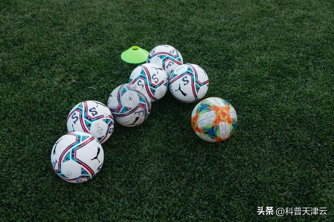 足球比赛全部规则_足球比赛规则实例_足球比赛规则简介
