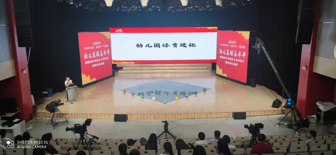幼儿园篮球原地运球教案_篮球原地运球优质课教学视频_儿童篮球原地运球比赛规则