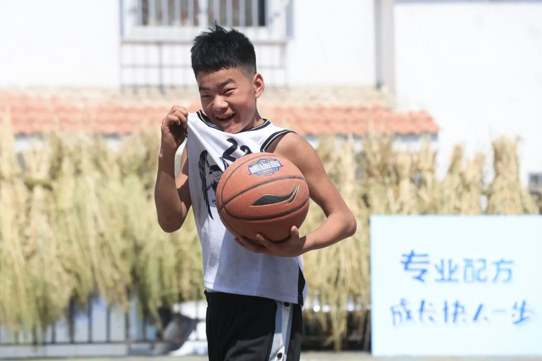 篮球冠军的小朋友怎么称呼_篮球冠军怎么发朋友圈_称呼篮球冠军朋友小名怎么叫