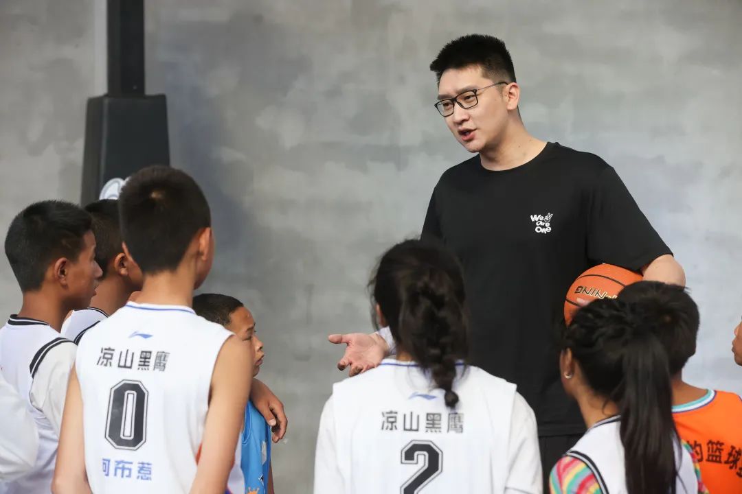 篮球冠军怎么发朋友圈_称呼篮球冠军朋友小名怎么叫_篮球冠军的小朋友怎么称呼