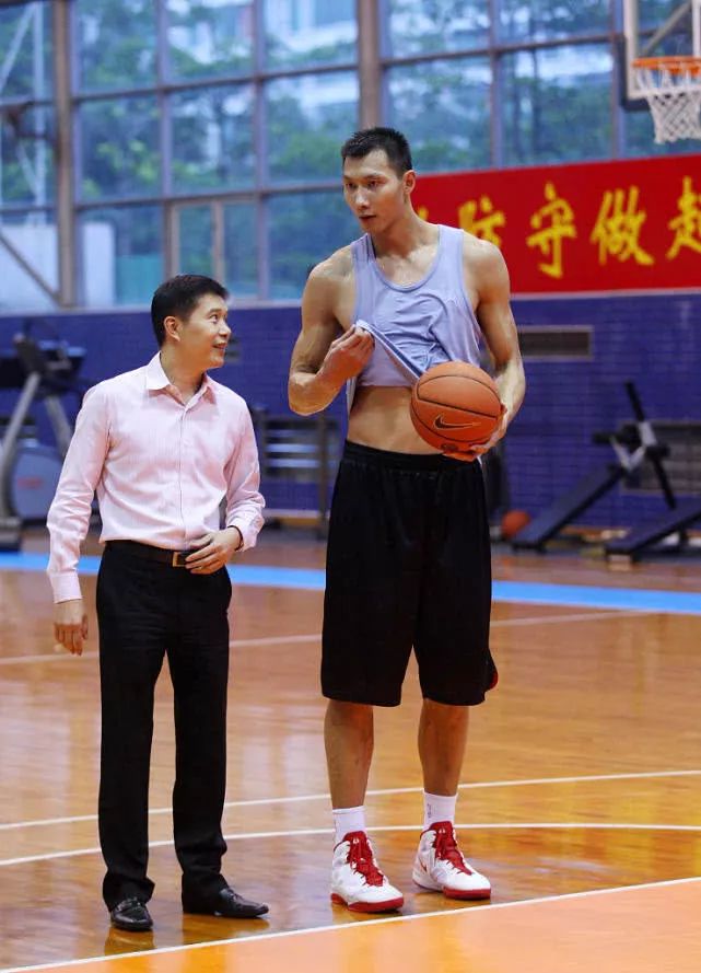 篮球冠军的小朋友怎么称呼_篮球冠军怎么发朋友圈_打篮球的冠军要怎么发说说