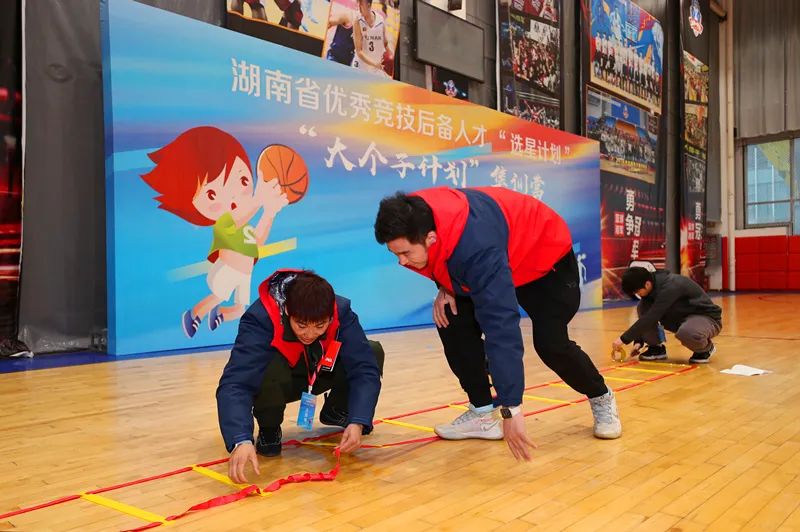 湖南省篮球代表队队员_湖南省篮球队冠军名单_湖南篮球球员